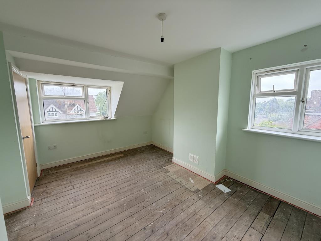 Lot: 135 - SEMI-DETACHED HOUSE IN NEED OF IMPROVEMENT IN VILLAGE SETTING - Main Bedroom of Village House in Need of Improvement